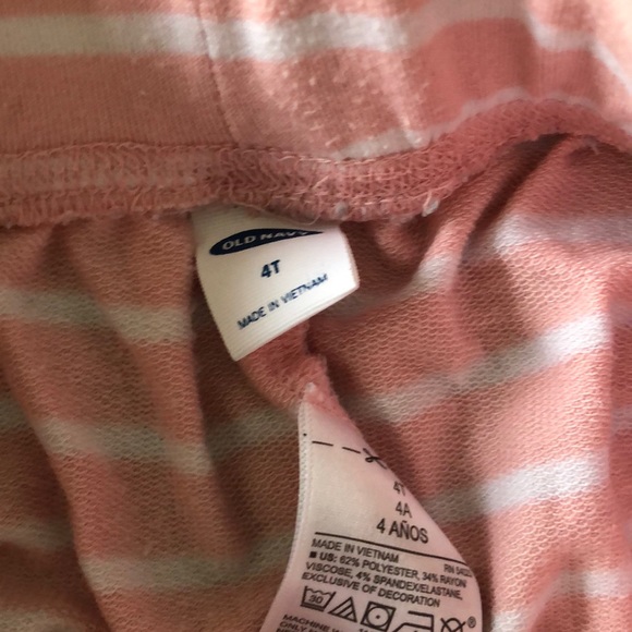 Old navy pink striped shorts - Picture 2 of 3